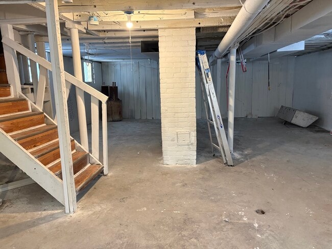 Building Photo - 15886 Northlawn St