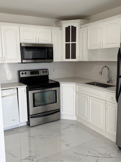 Building Photo - 1005E