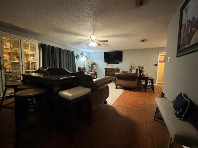 Building Photo - 690 Sommerfeld Dr