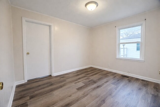 Building Photo - 1205 Broadus Ave SE