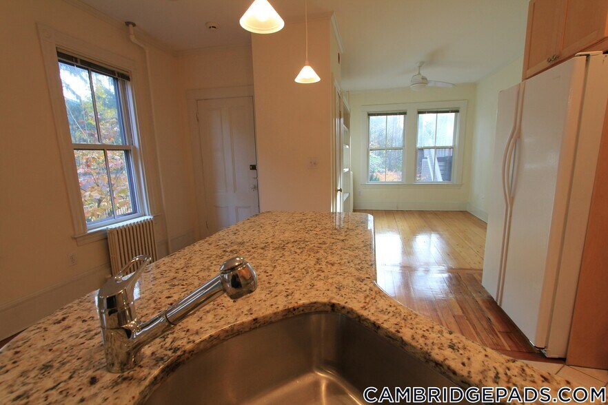 Building Photo - 28 Healey St