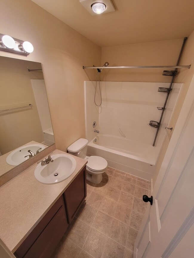 Building Photo - Spacious 3 Bedroom Home in Silverdale!
