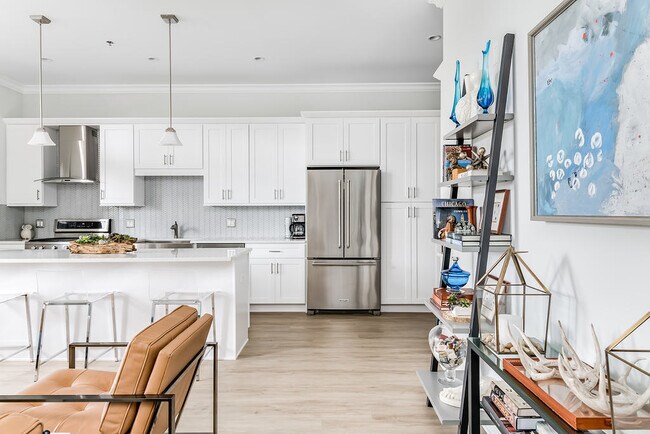 Building Photo - 7652 Madison St