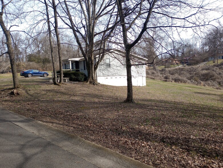 Primary Photo - 173 Oak St