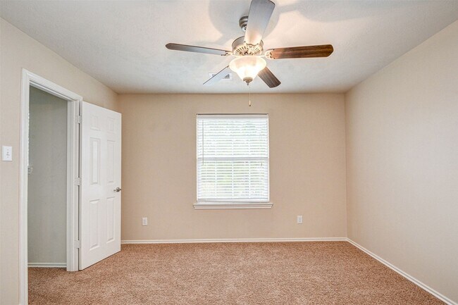 Building Photo - 23 Fairlee Ct