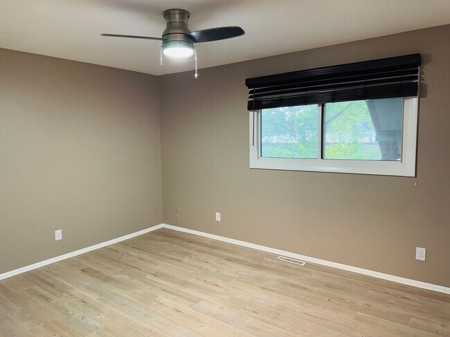 Building Photo - January HALF OFF! West End Townhome with Deck, Central AC and community pool