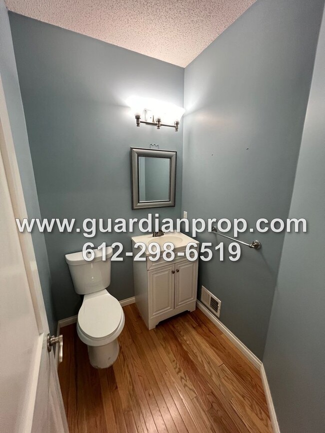 Building Photo - Woodbury House Available July 1, Gleaming Hardwood Floors, Fireplace, Lower Family Room, Fenced Yard