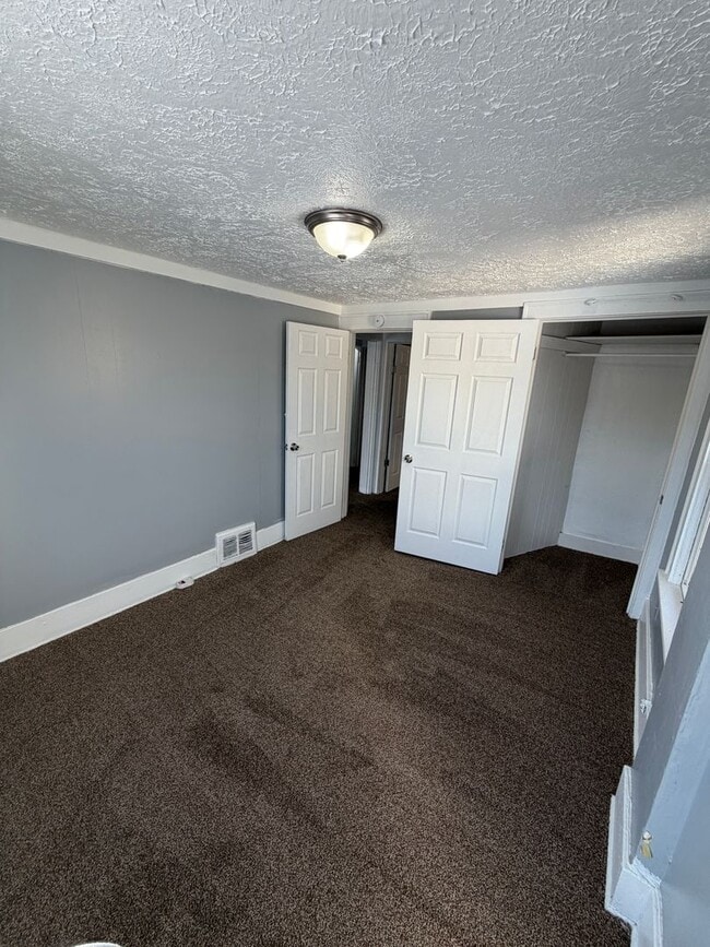 Building Photo - Spacious Multi-Level Akron Home for Rent | Open House Feb 7