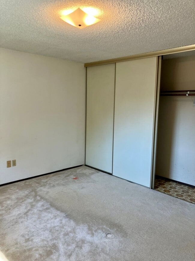 Building Photo - Spacious 2-Bed, 1.5-Bath Home with Firepla...