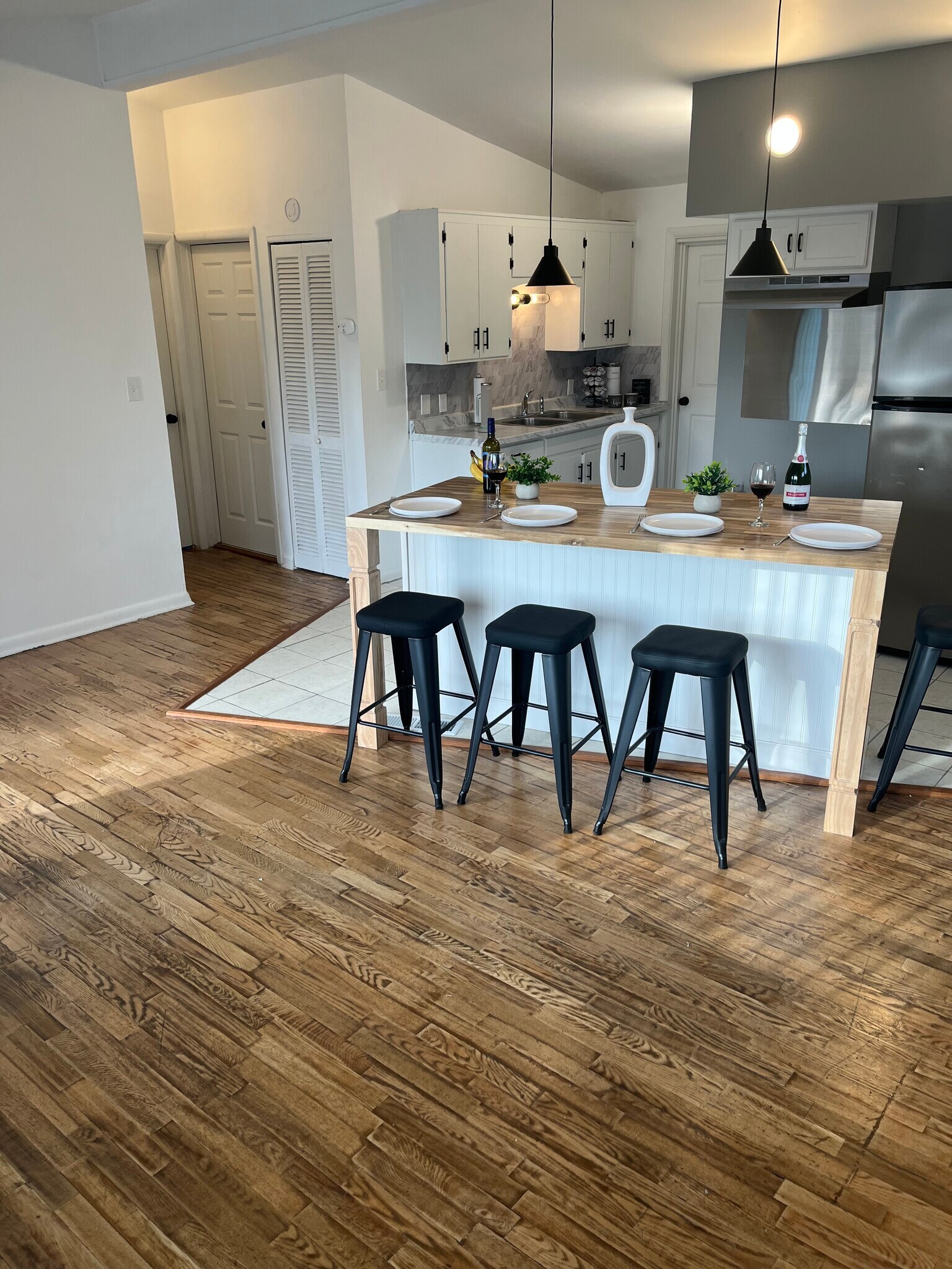 Building Photo - 1832 Gilmartin St