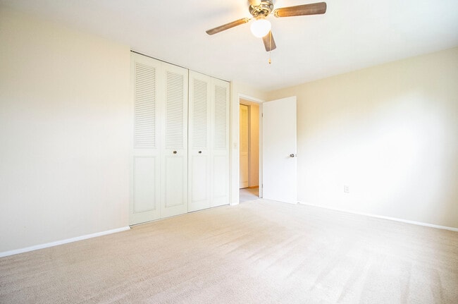 Building Photo - 437 S Haven Rd