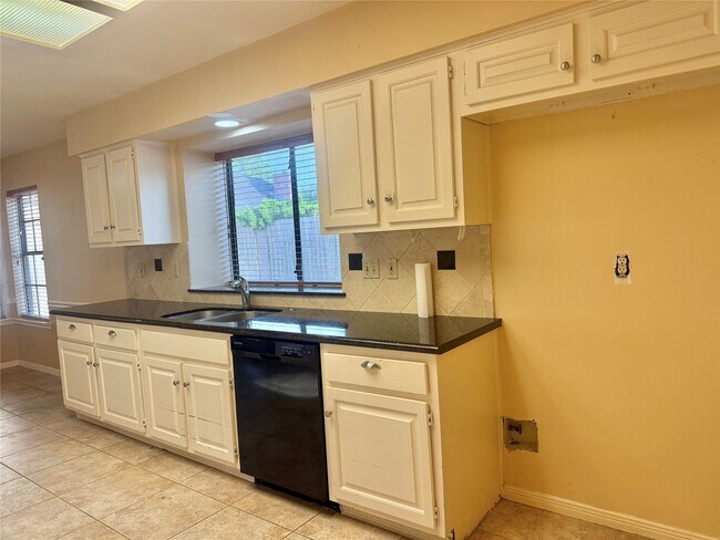 Building Photo - 2934 Field Line Dr