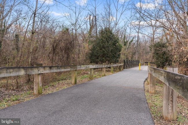 Building Photo - 516 Hollingsworth Dr