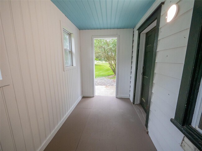 Building Photo - 11 Glen Arden Dr