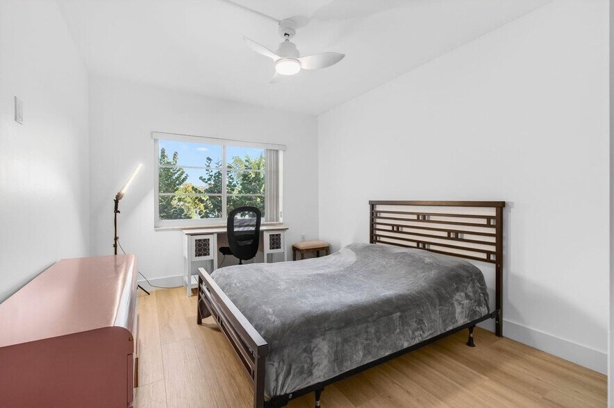 Building Photo - 50 SW 3rd Ave