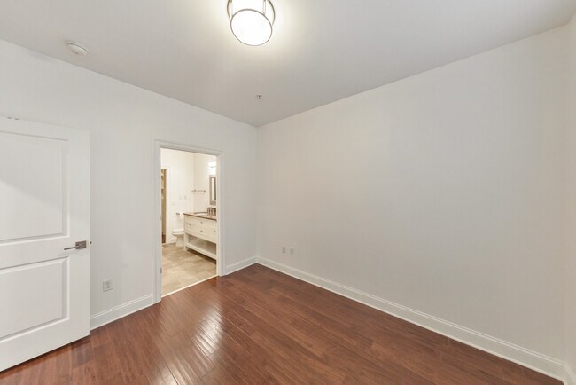 Building Photo - 901 Abernathy Rd NE