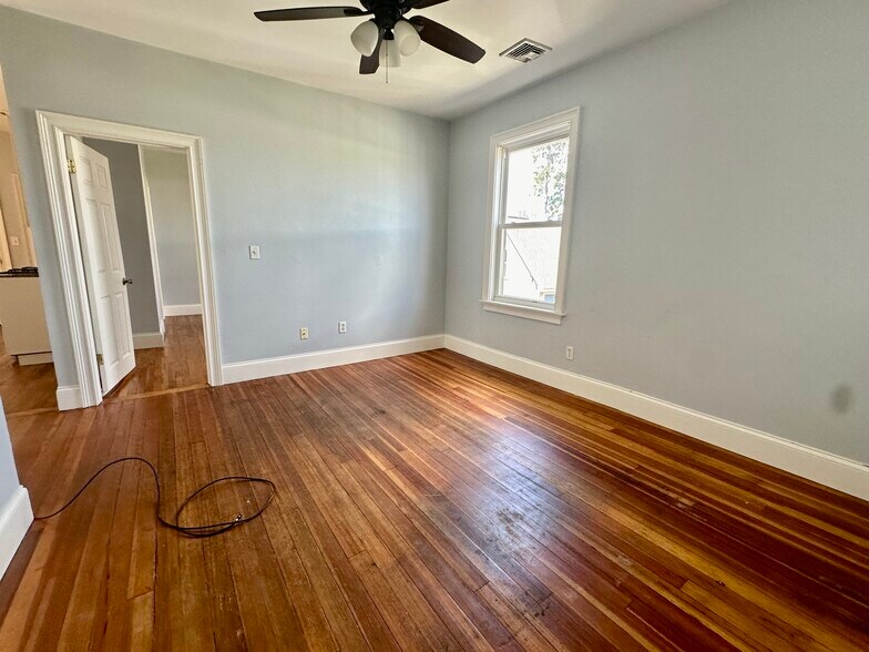 Building Photo - 731 Parker St