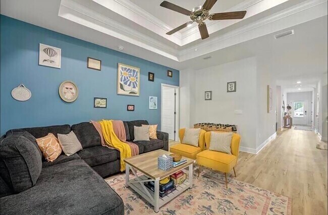 Building Photo - 2047 Hansel Hl Dr