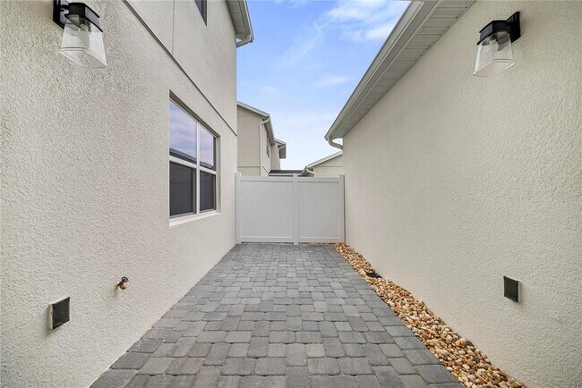 Building Photo - 1856 Crowncrest Dr