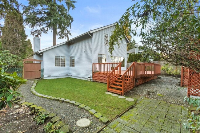 Building Photo - Beautiful 3 Bedroom Home in Bridle Trails