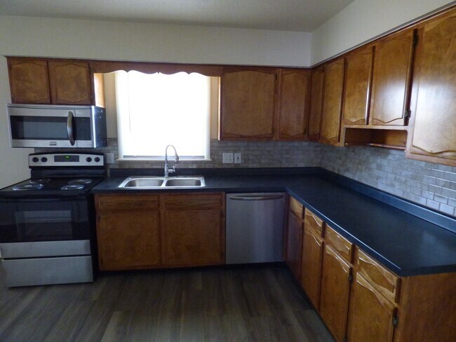 Building Photo - 6914 Autumn View Dr