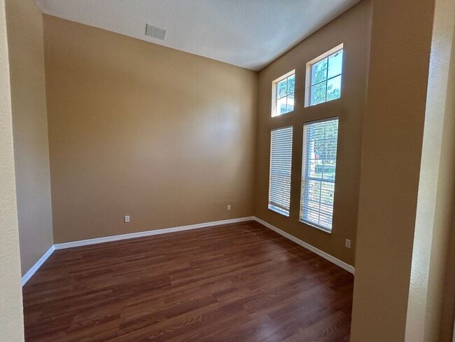 Building Photo - 854 Kazaros Cir