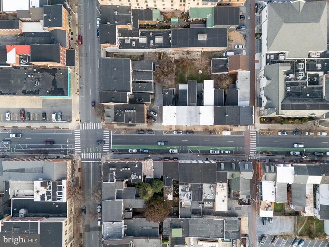 Building Photo - 11 E Walnut St