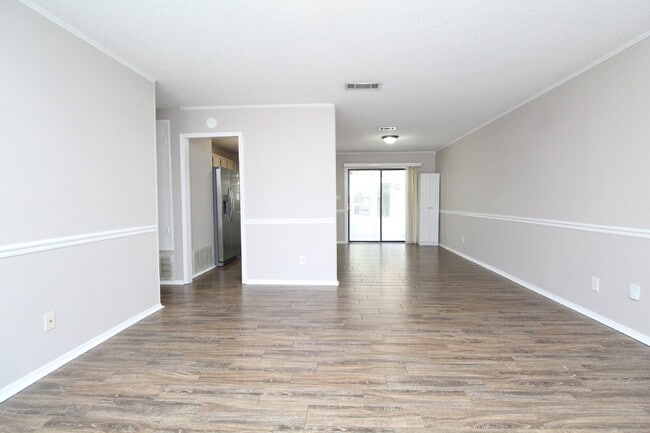 Building Photo - Updated 3/2 Brick Home in Northeast Pensac...