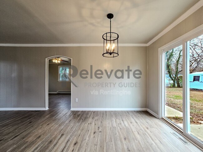 Building Photo - 3206 Belmont Ave