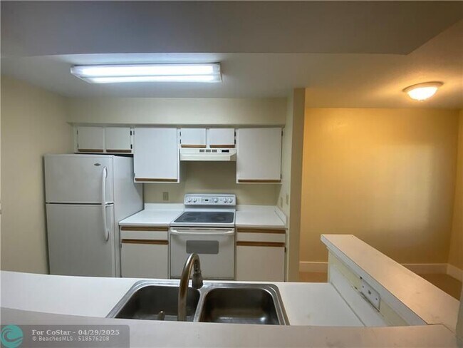 Building Photo - 2485 NW 33rd St