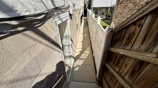 Building Photo - 2918 S Poplar Ave