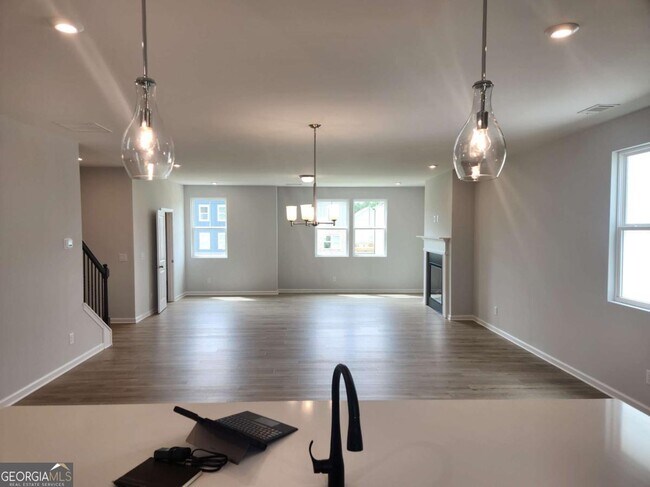 Building Photo - 821 York Aly