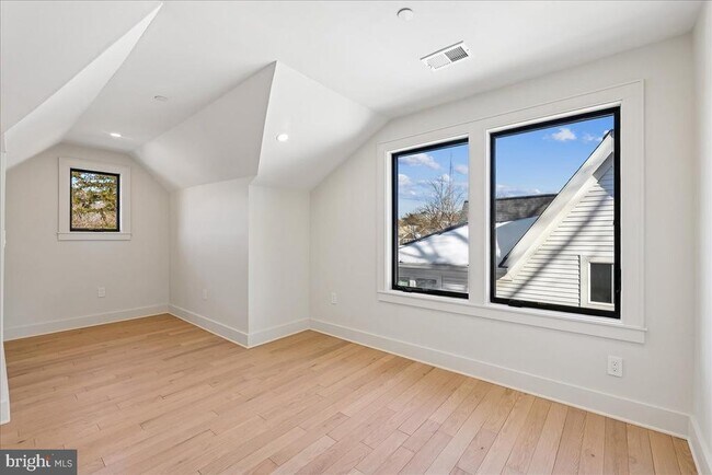 Building Photo - 4428 Albemarle St NW
