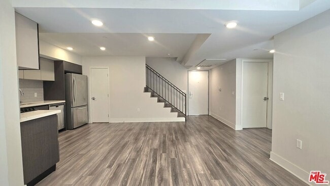 Building Photo - 5030 Rosewood Ave