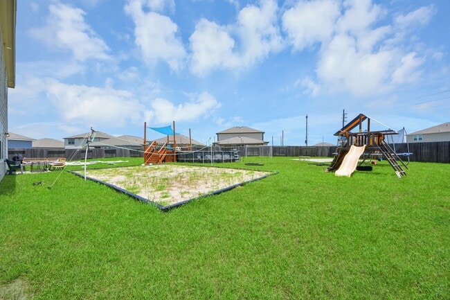 Building Photo - 1021 Pin Cherry Ln