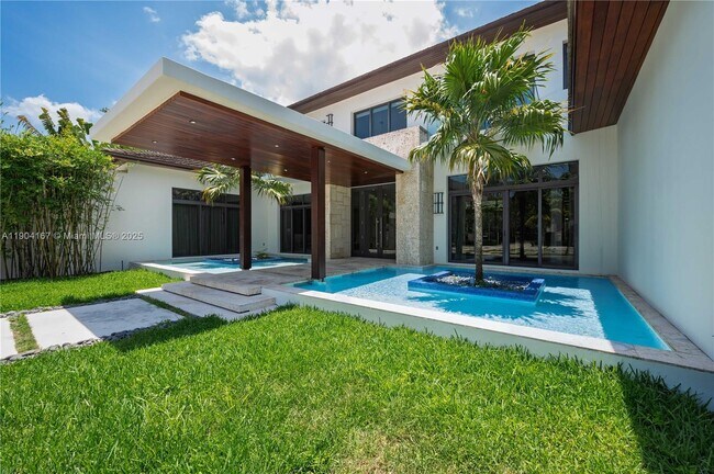 Building Photo - 9000 SW 63rd Ct