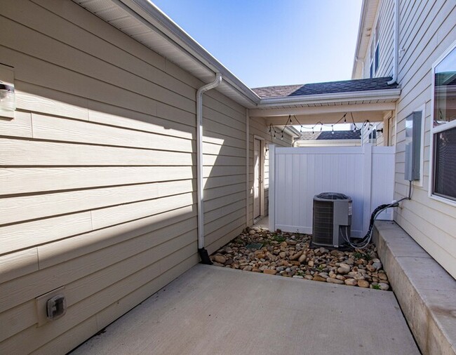 Building Photo - 2-Car Garage Bonterra Townhome