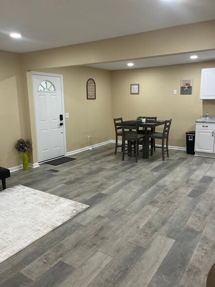 Building Photo - 1016 Flamingo Dr