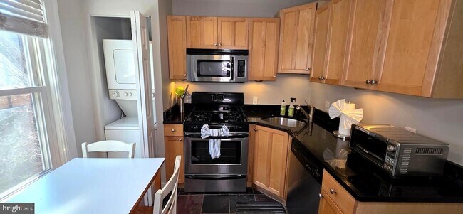 Building Photo - 1211 33rd St NW