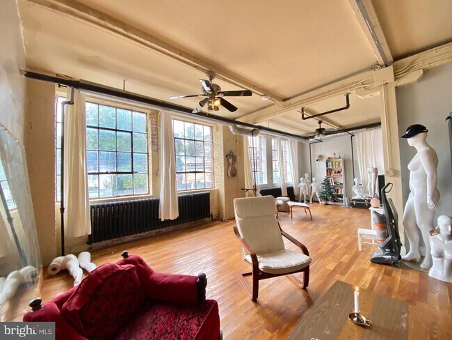 Building Photo - 14-16 W Harvey St