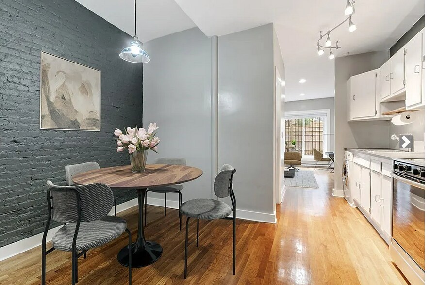 Building Photo - 1 Saint Charles St