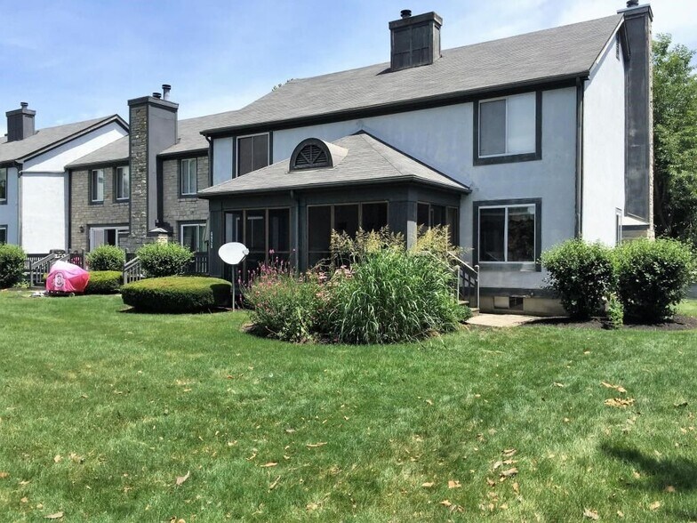 Condo - Rear - 6926 Avery Road