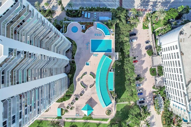 Building Photo - 16485 Collins Ave