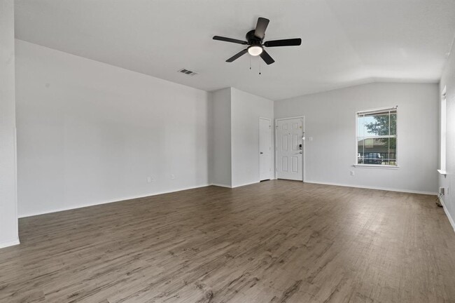 Building Photo - 5800 Maciver Dr