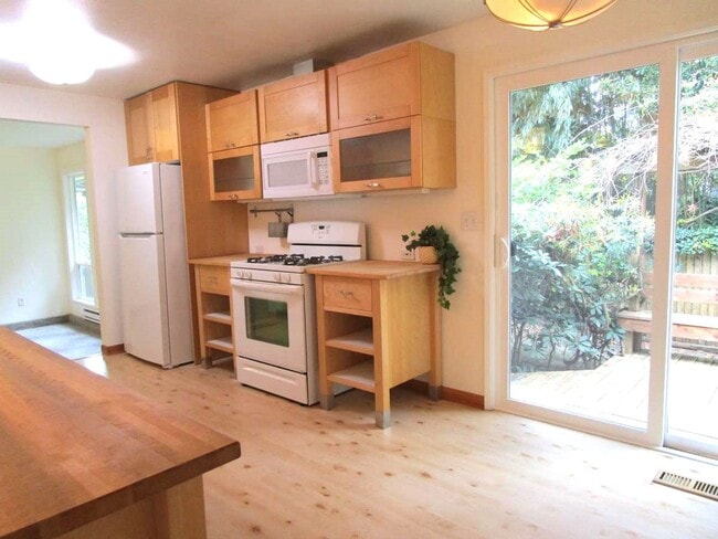 Building Photo - Lovely 3 Bedroom 1 Bath Home in Gig Harbor