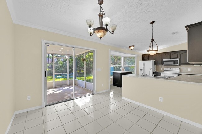 Building Photo - 462 NW Sherbrooke Ave