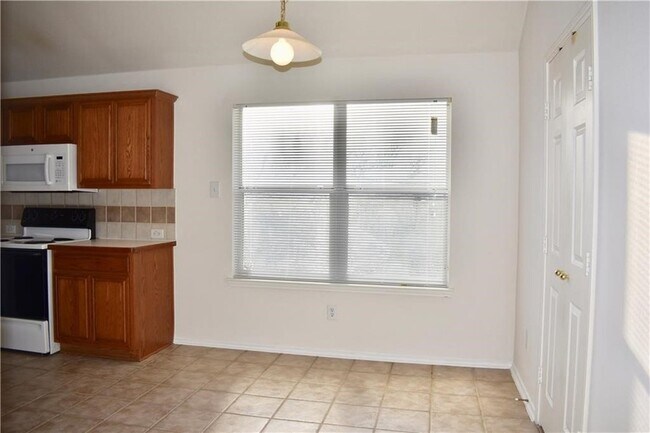 Building Photo - 1000 Salt Creek Trail