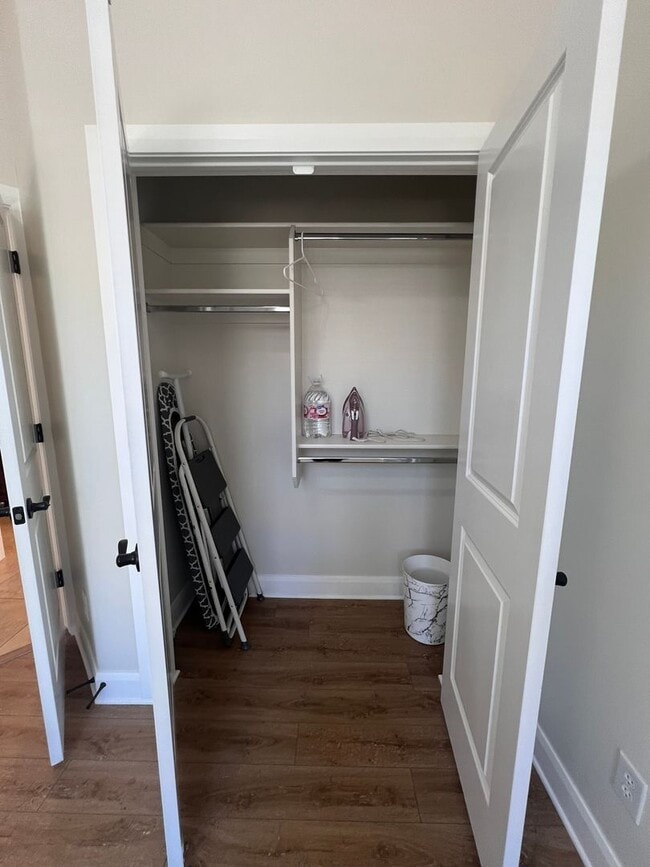 Building Photo - 8 Month Term Furnished Townhome In Hurricane