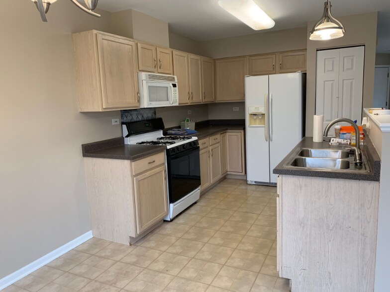 Building Photo - 3083 Impressions Dr