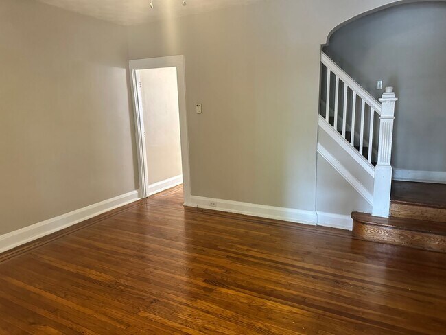Building Photo - Spacious Rooms! Finished Basement! W/D! Available Now!